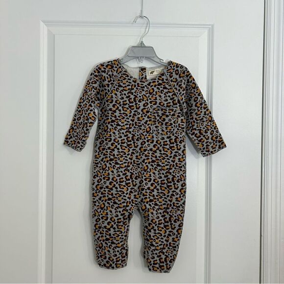Monica + Andy Leopard Onesie Romper 12-18 Months Long Sleeve - Picture 1 of 4